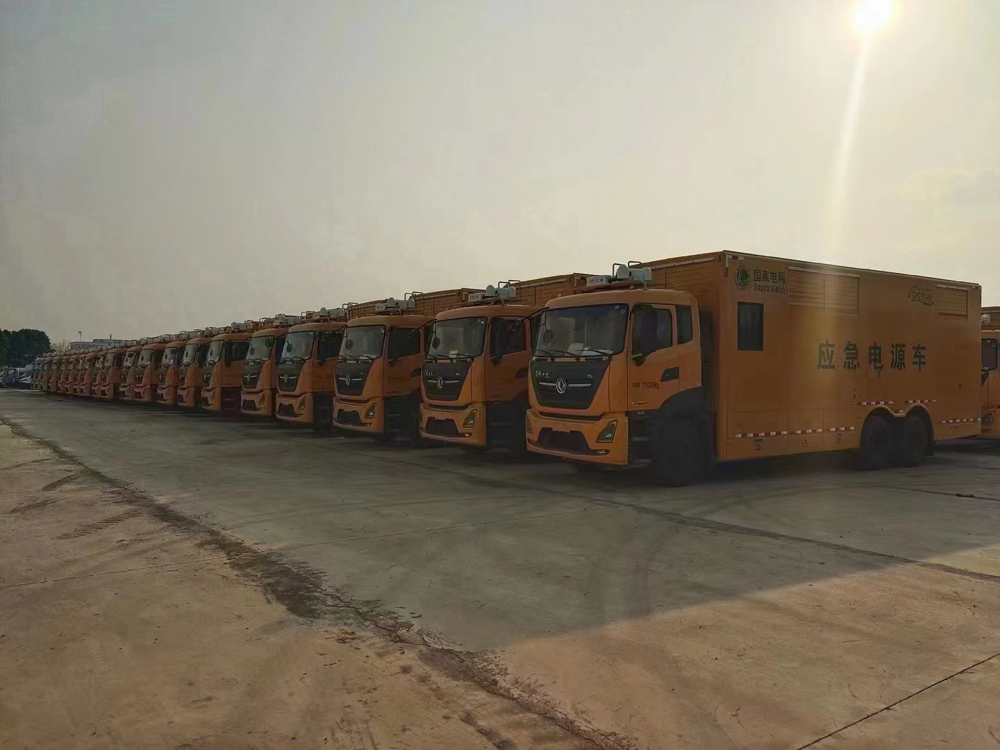 東風天龍后雙橋800KW電源車