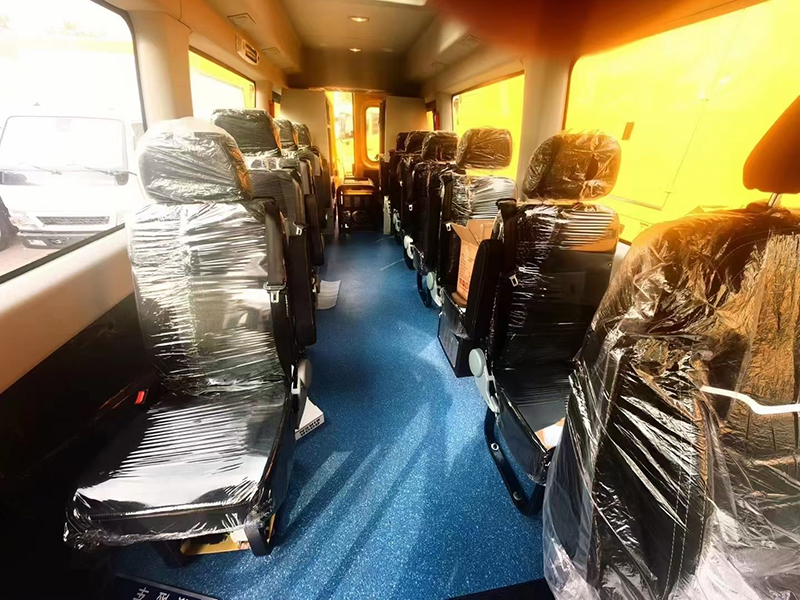 依維柯9-11座救險車